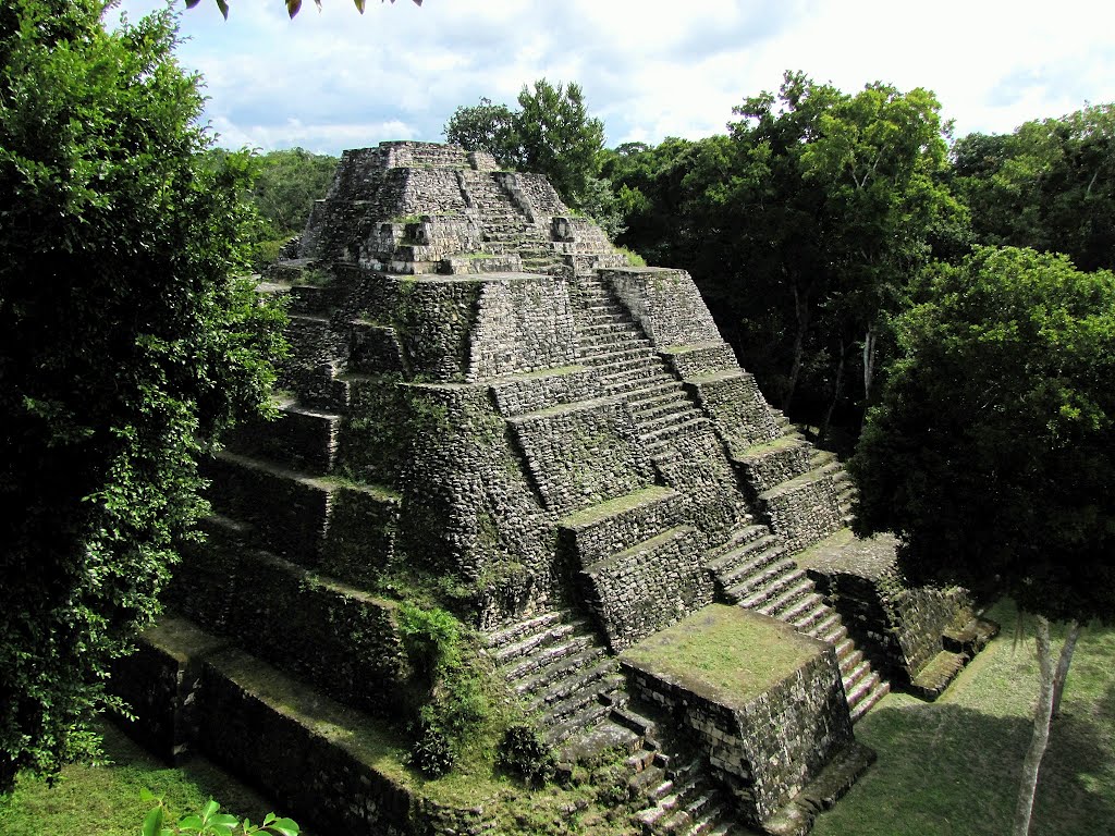 Conveniently located in the center of the Guatemalan territory, the country...